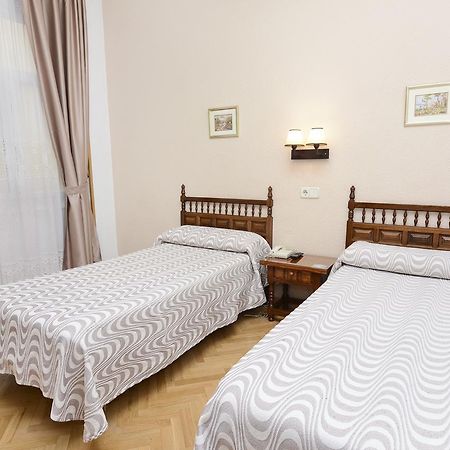 Hostal Biarritz Madrid Exterior foto