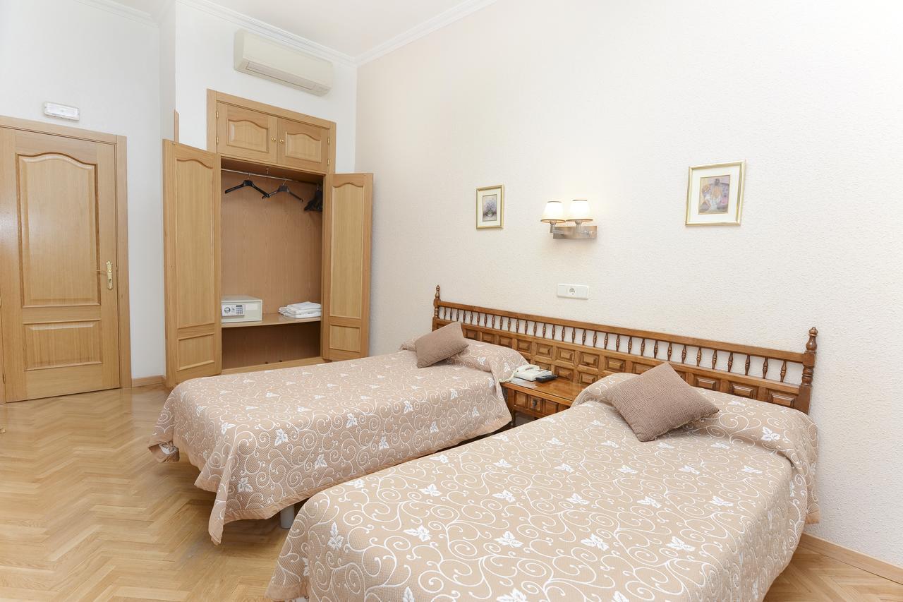Hostal Biarritz Madrid Exterior foto