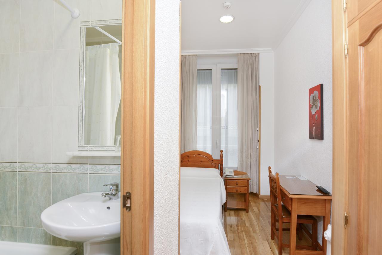 Hostal Biarritz Madrid Exterior foto
