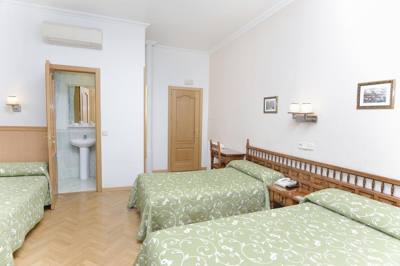 Hostal Biarritz Madrid Exterior foto